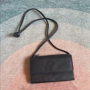 Wilson's Leather Elegant Black Leather Crossbody Bag